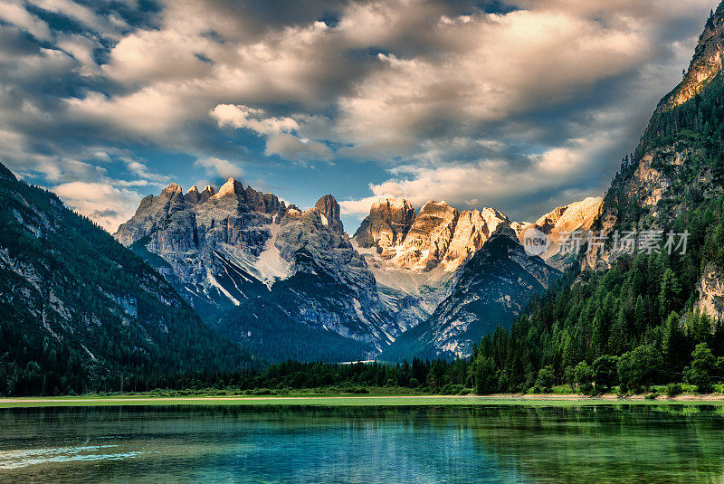 Lago di Landro (Dürrensee)， Dolomites在南蒂罗尔，意大利